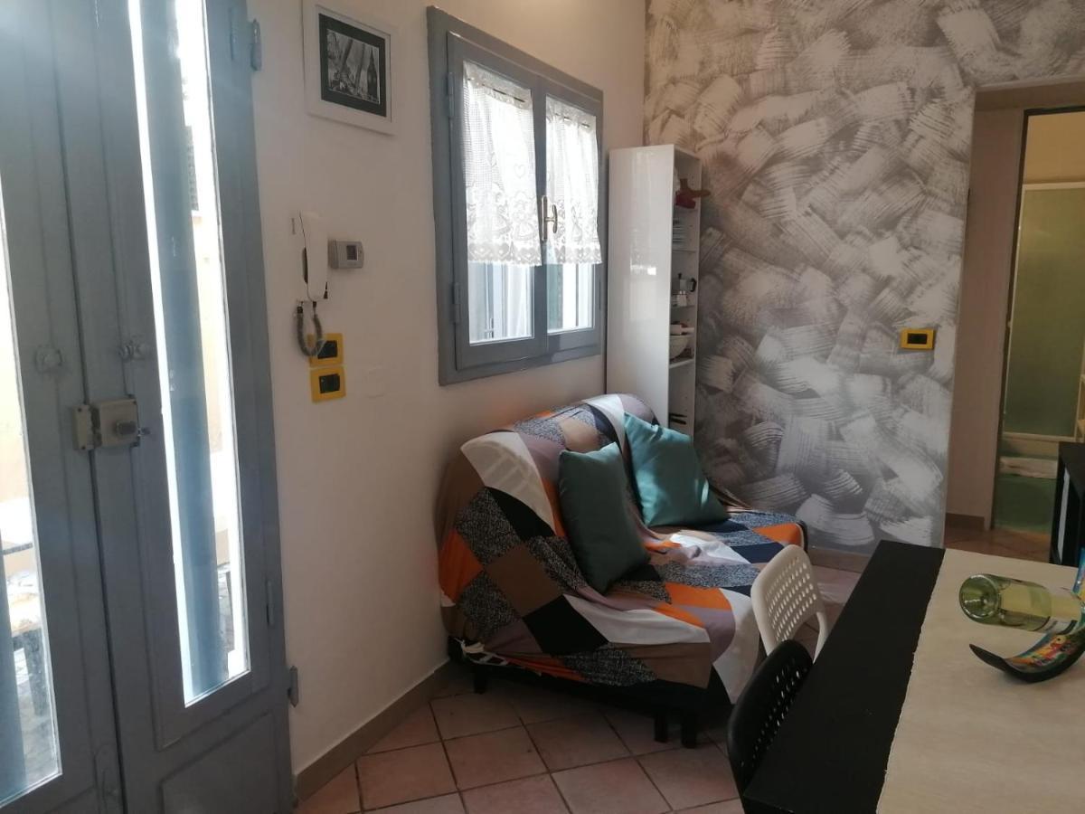 La Casina Giramondo di Ele Viareggio Esterno foto