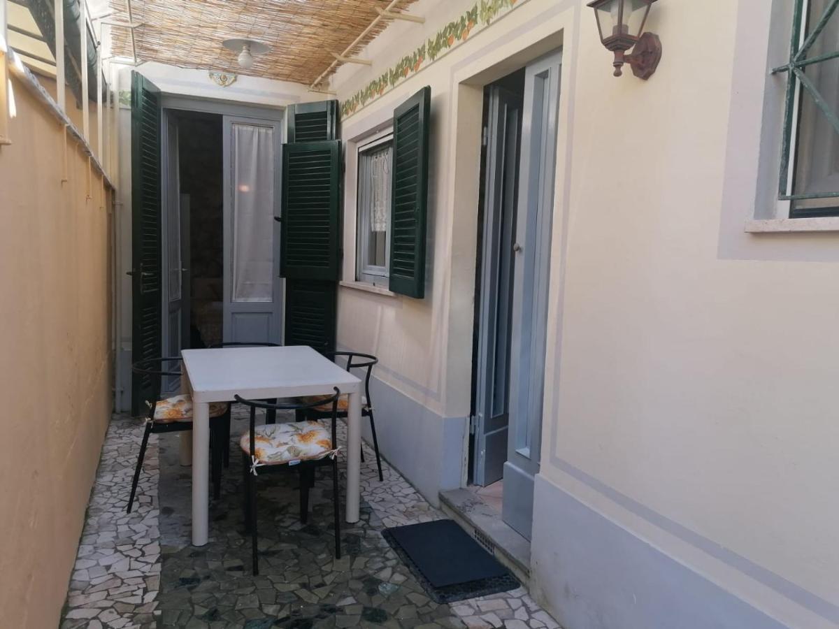 La Casina Giramondo di Ele Viareggio Esterno foto