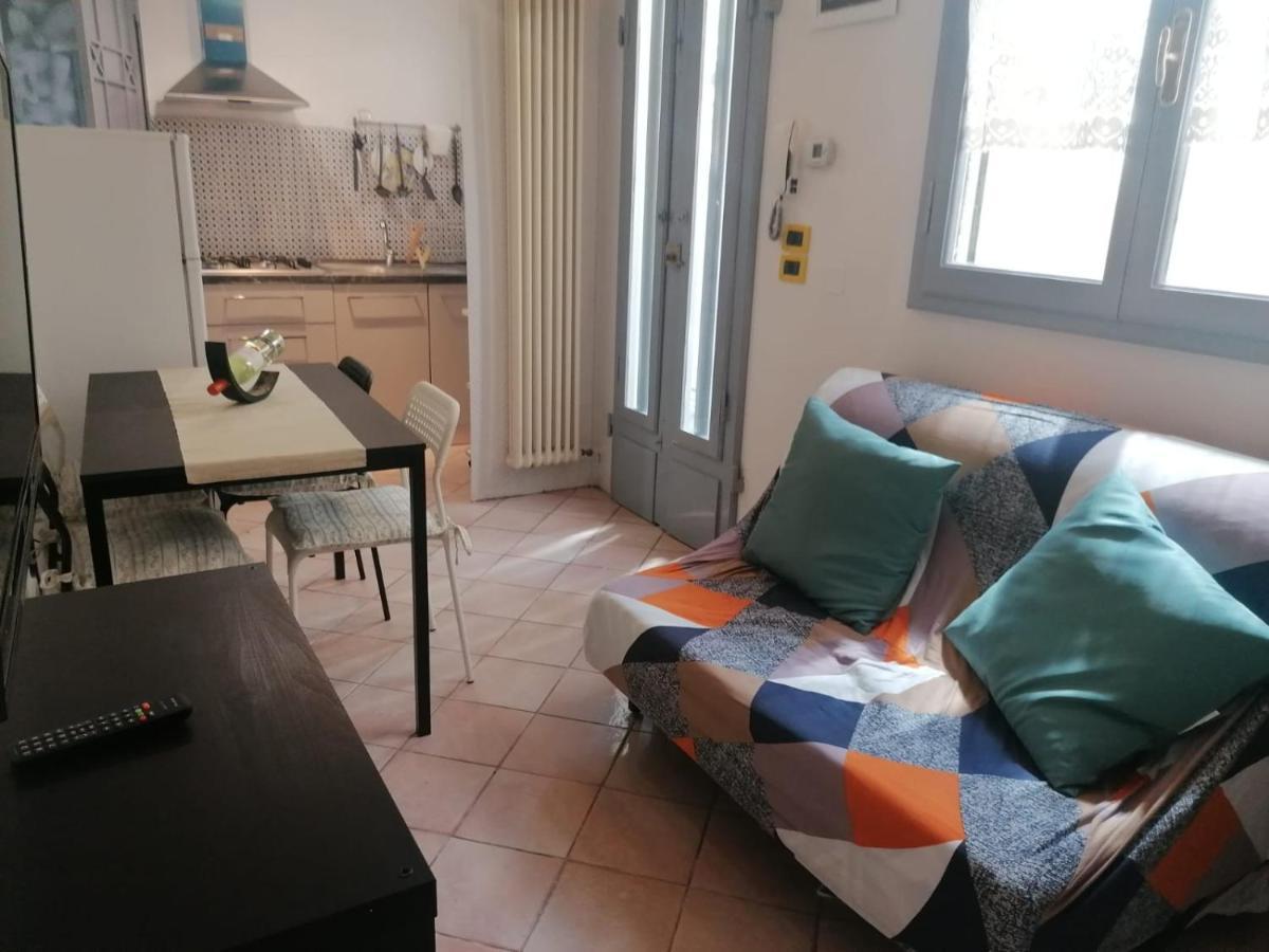 La Casina Giramondo di Ele Viareggio Esterno foto
