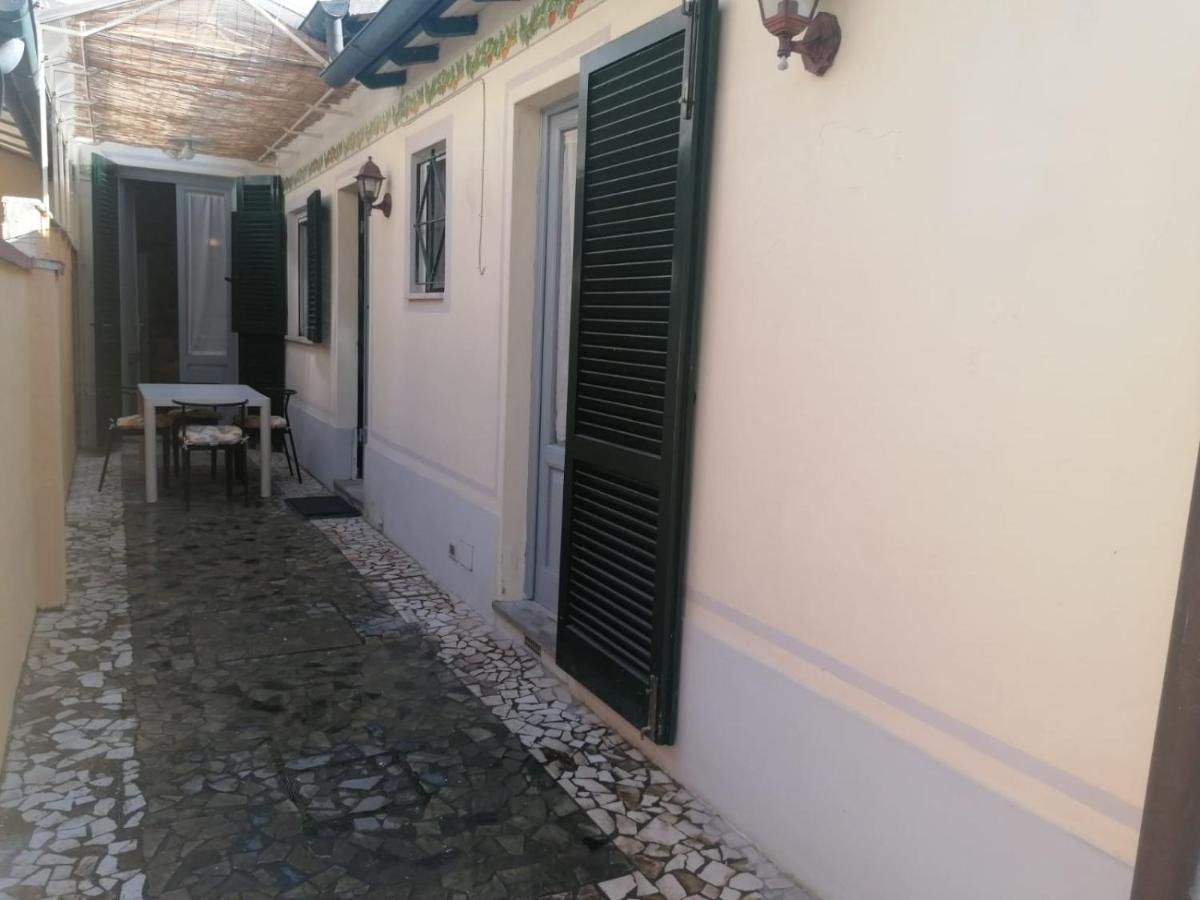 La Casina Giramondo di Ele Viareggio Esterno foto